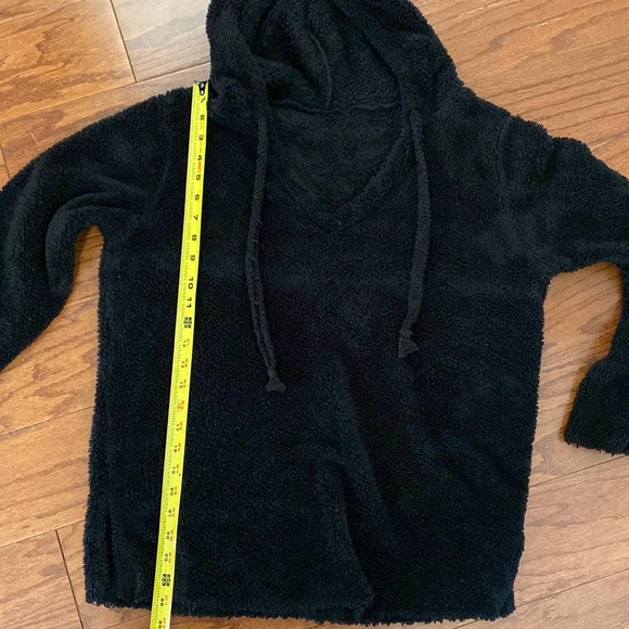 Fuzzy Black PULLOVER hoodie- size Large - Picture 8 of 8